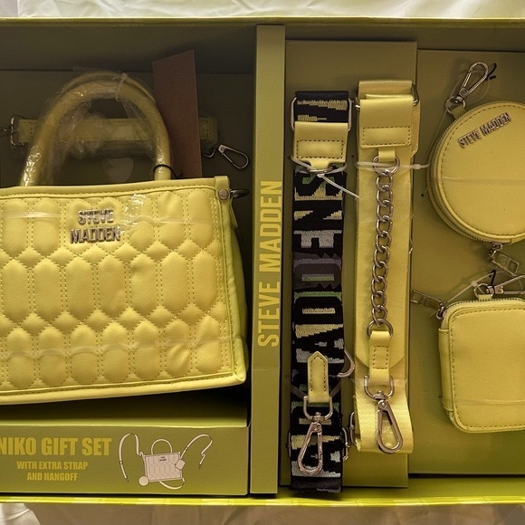 Steve Madden Handbags - NWT STEVE MADDEN lime green /yellow cross body purse & accessories  gift set